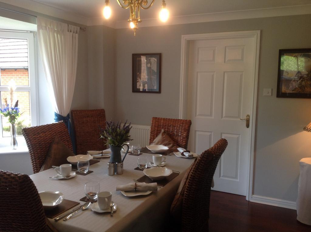 Home From Home Bed And Breakfast Livingston Bagian luar foto
