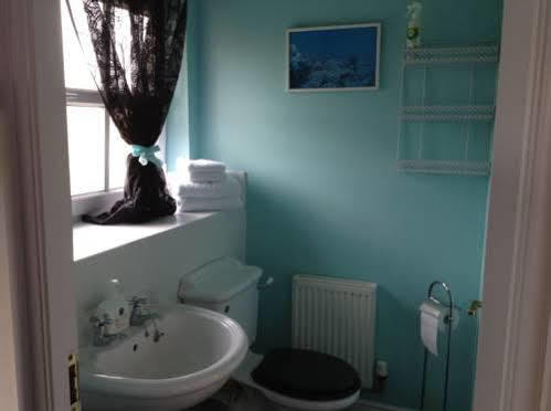 Home From Home Bed And Breakfast Livingston Bagian luar foto